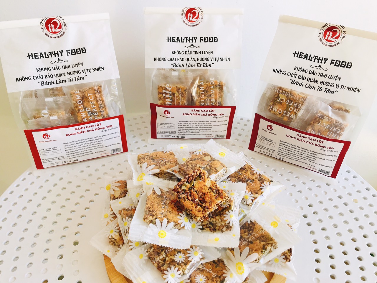 Bánh gạo lứt rong biển chà bông tép